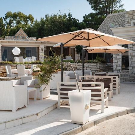 Neptune Sea House - Beachfront Agios Spyridon  エクステリア 写真