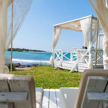 Neptune Sea House - Beachfront Agios Spyridon  エクステリア 写真