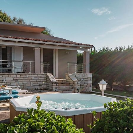 Neptune Sea House - Beachfront Agios Spyridon  エクステリア 写真