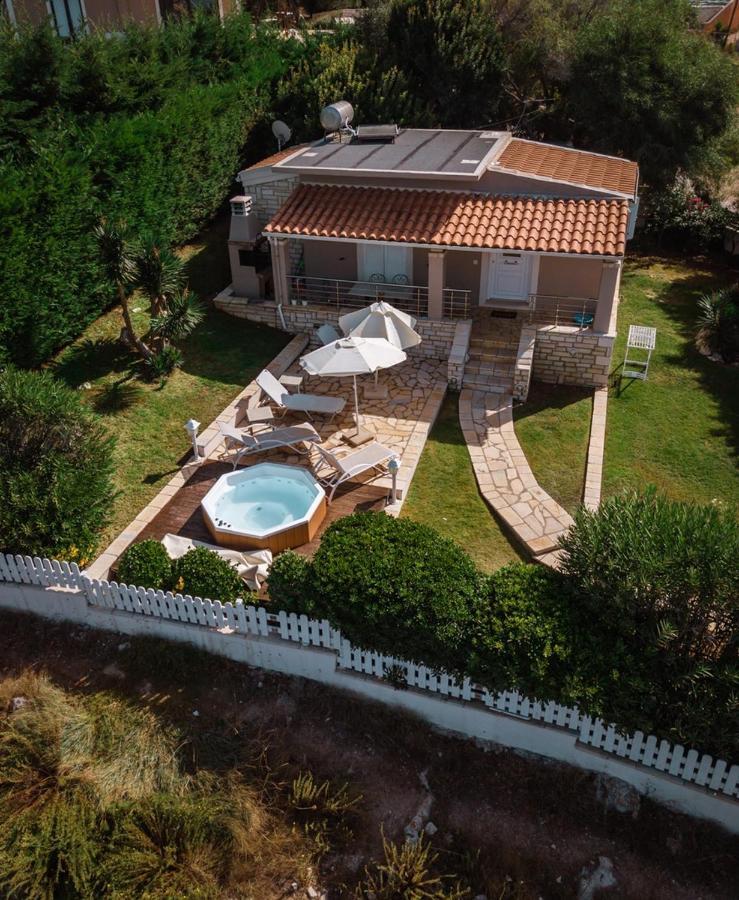 Neptune Sea House - Beachfront Agios Spyridon  エクステリア 写真