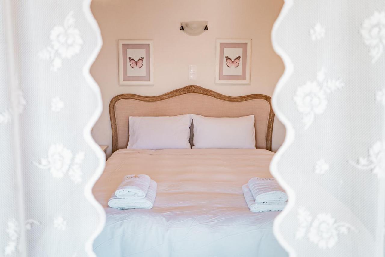 Neptune Sea House - Beachfront Agios Spyridon  エクステリア 写真