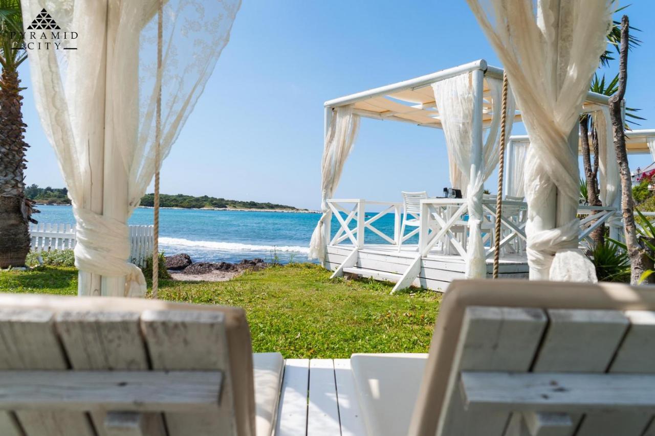 Neptune Sea House - Beachfront Agios Spyridon  エクステリア 写真