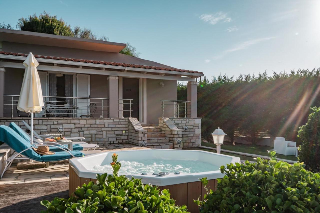 Neptune Sea House - Beachfront Agios Spyridon  エクステリア 写真