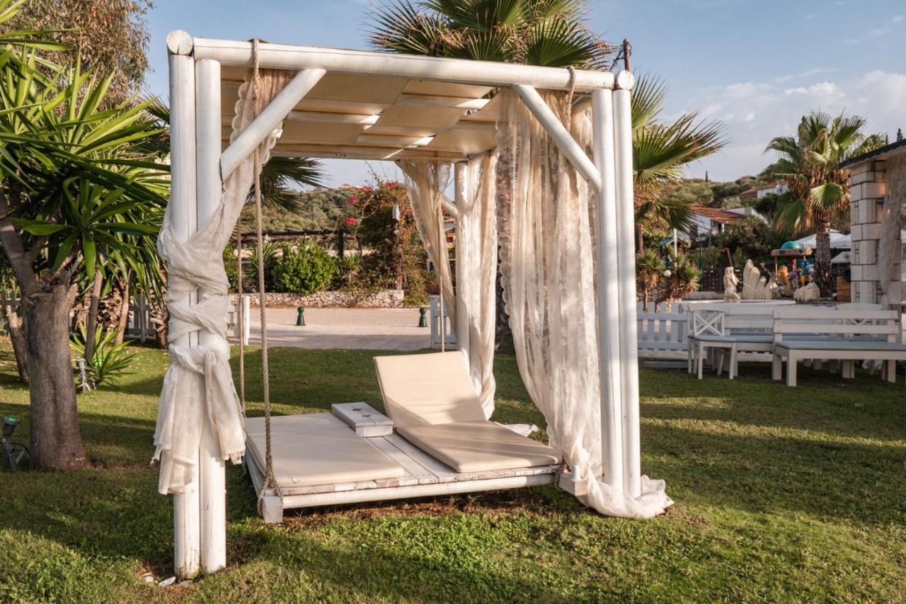 Neptune Sea House - Beachfront Agios Spyridon  エクステリア 写真
