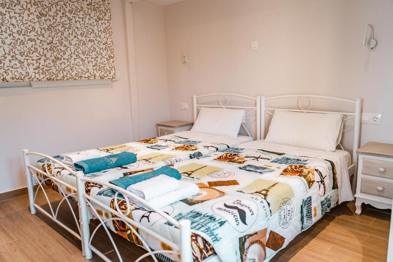 Neptune Sea House - Beachfront Agios Spyridon  エクステリア 写真